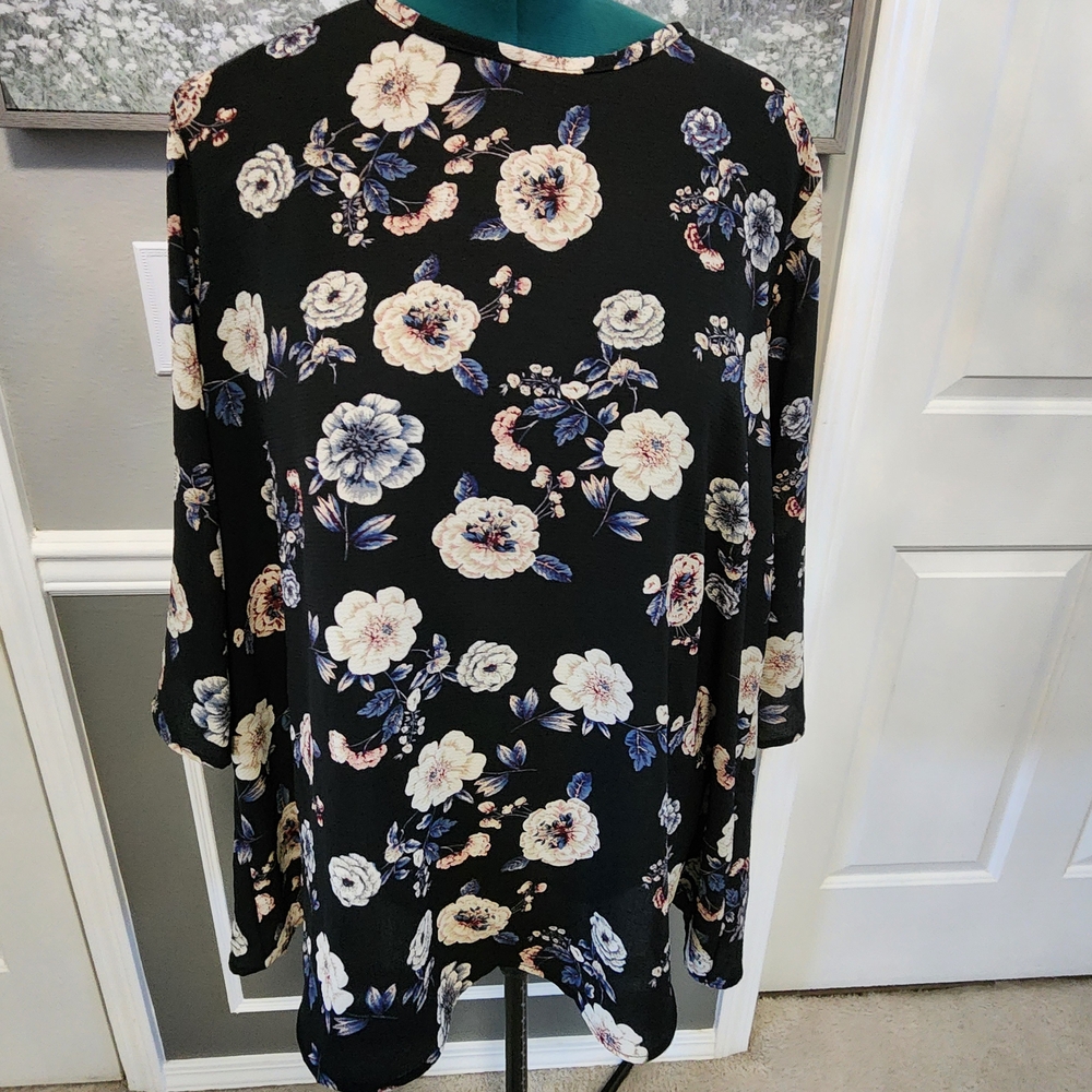 Cream Floral Blouse with 3/4 Sleeves and Relaxed Fit
